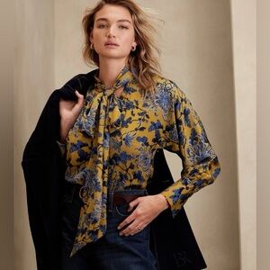 NWT 🩵 Banana Republic Scarf Neck Blue & Gold Button Down Blouse